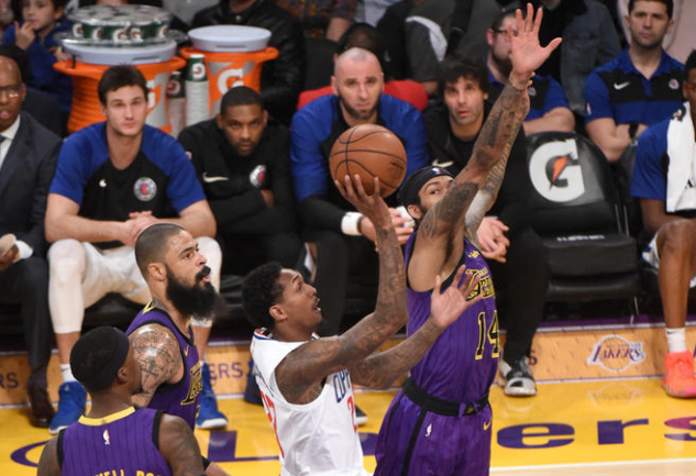 NBA，湖人加时绝杀掘金终结对手十二连胜